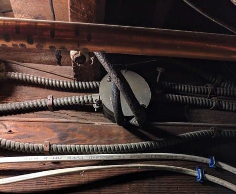 bx metal cable wiring 1950s house|old bx cable problems.